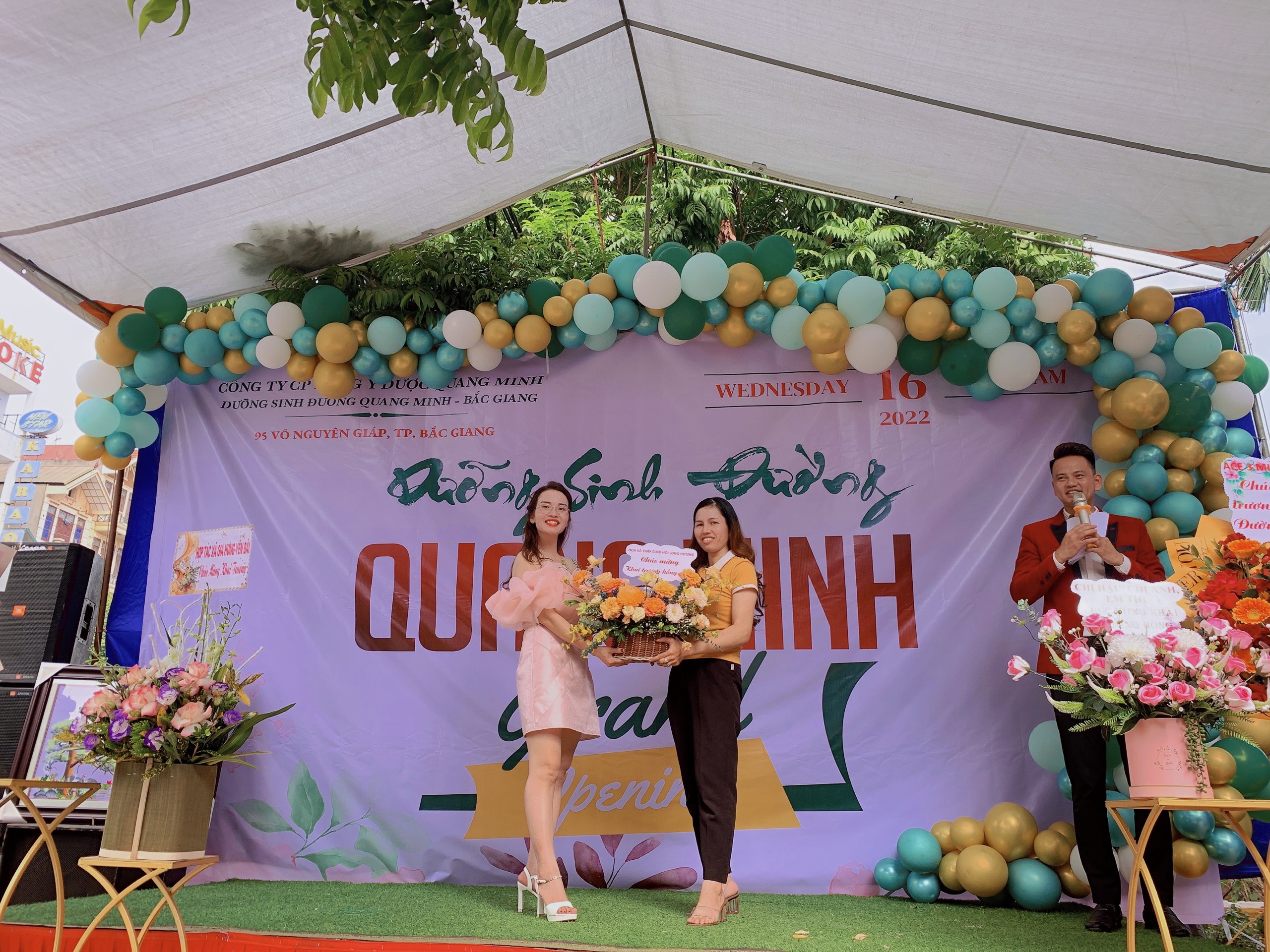 Khai Trương