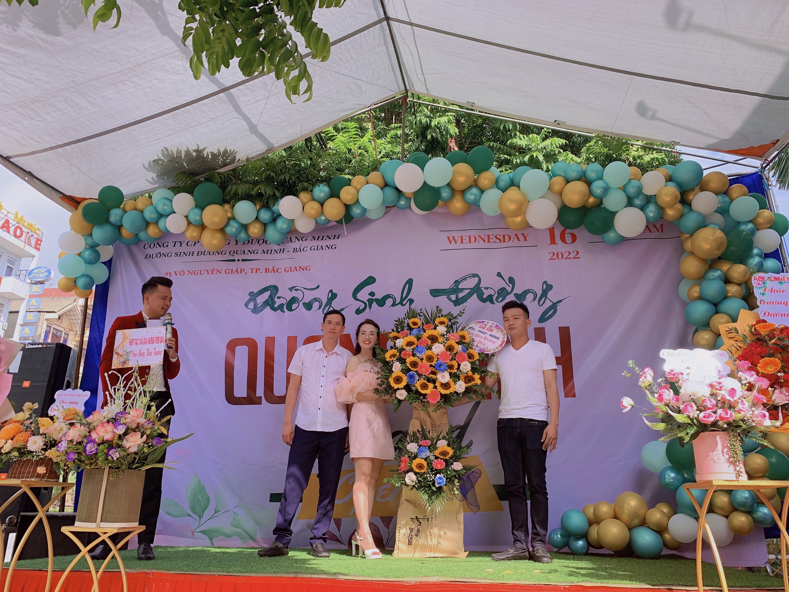 khai trương